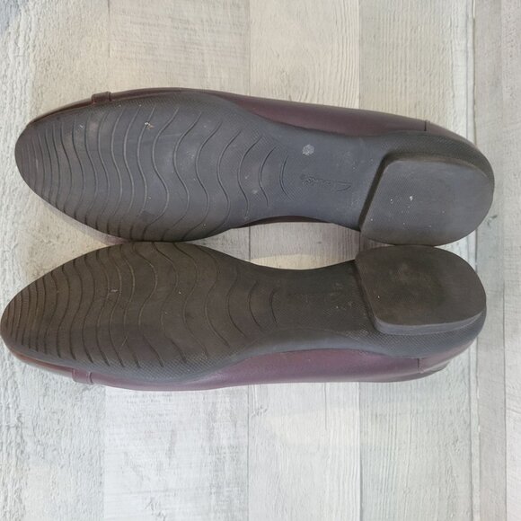Clarks Womens Leather Slip-On Flats With Buckle Detail Size 9W Burgundy - Picture 4 of 4